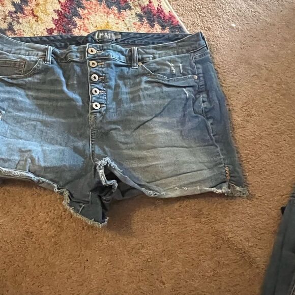 Torrid shorts 22 - Picture 2 of 7